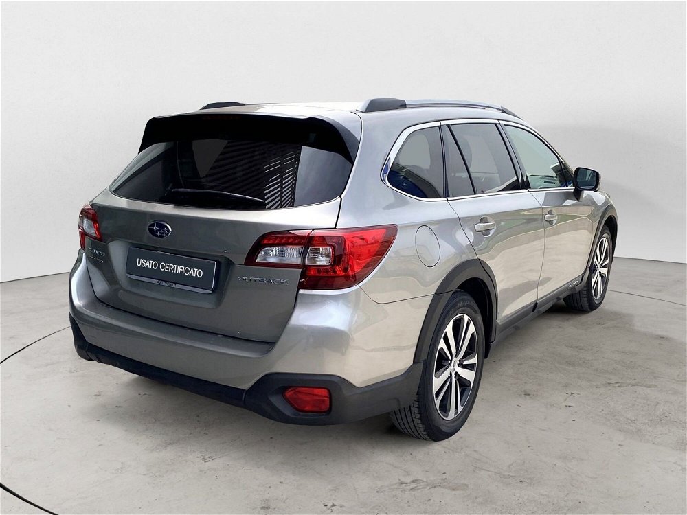 Subaru Outback 2.5i Lineartronic Premium  del 2018 usata a Bari (2)