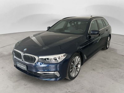 BMW Serie 5 Touring 520d 48V xDrive  Luxury  del 2020 usata a Bari