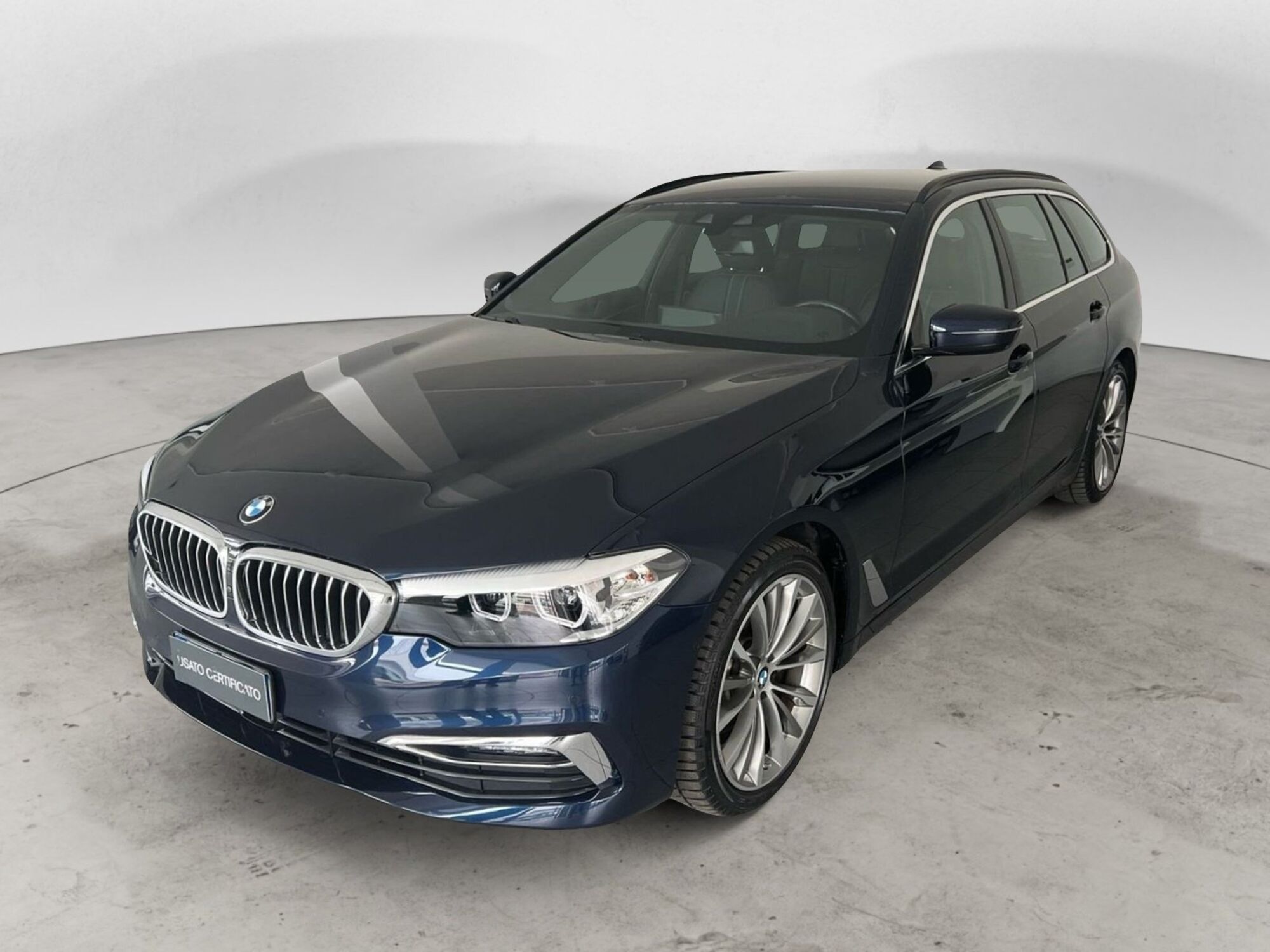 BMW Serie 5 Touring 520d 48V  Luxury  del 2020 usata a Bari