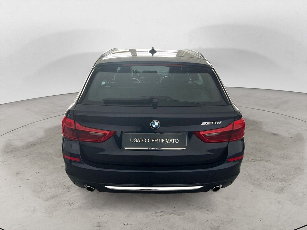 BMW Serie 5 Touring 520d 48V  Luxury  del 2020 usata a Bari (4)