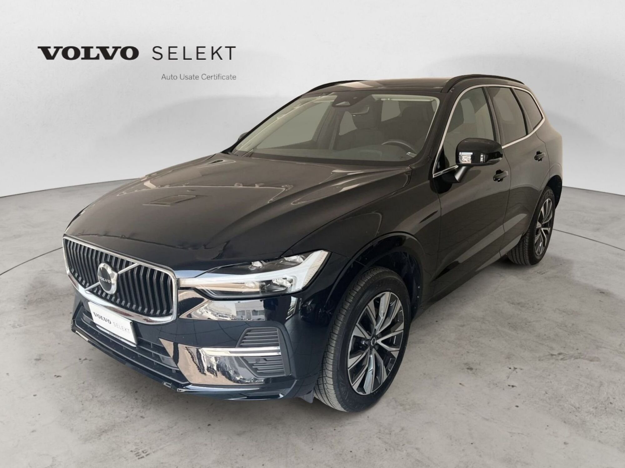 Volvo XC60 B4 (d) AWD Geartronic Momentum Pro N1 del 2021 usata a Bari