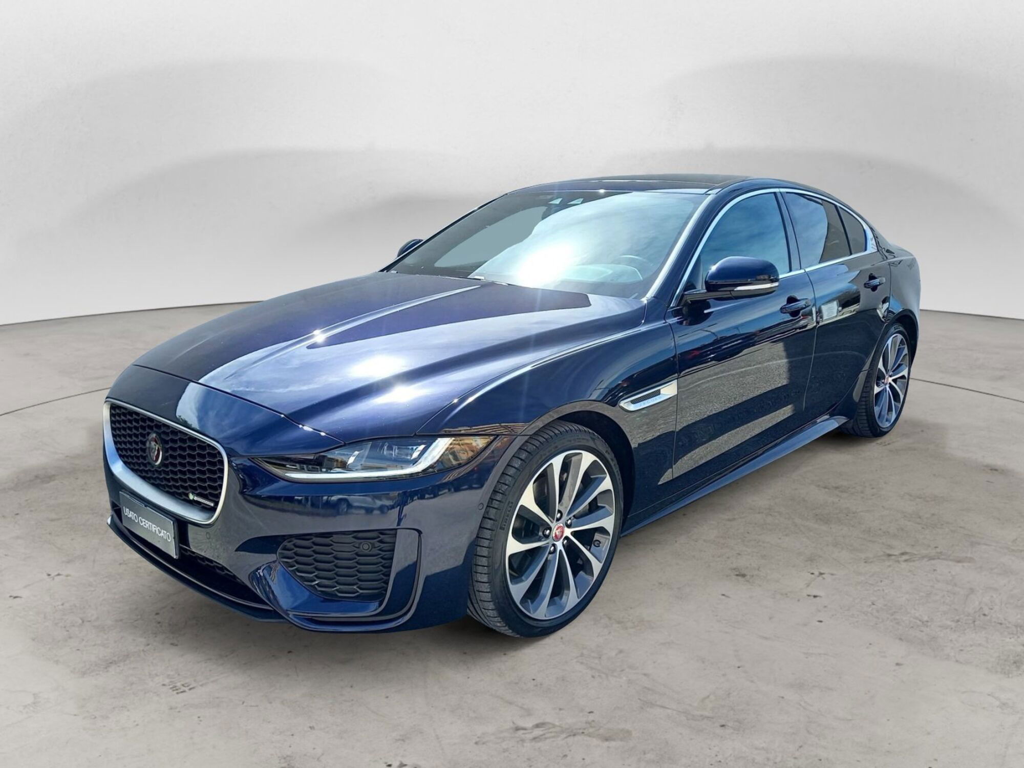 Jaguar XE 2.0 D 180 CV AWD aut. R-Dynamic HSE del 2020 usata a Bari