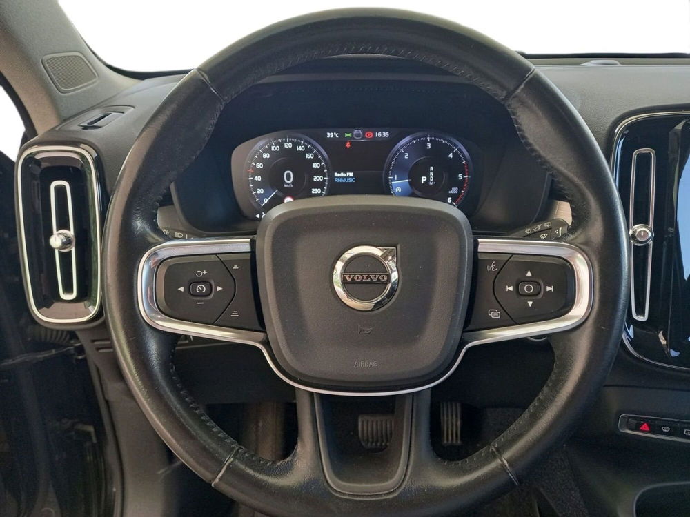 Volvo XC40 usata a Bari (9)