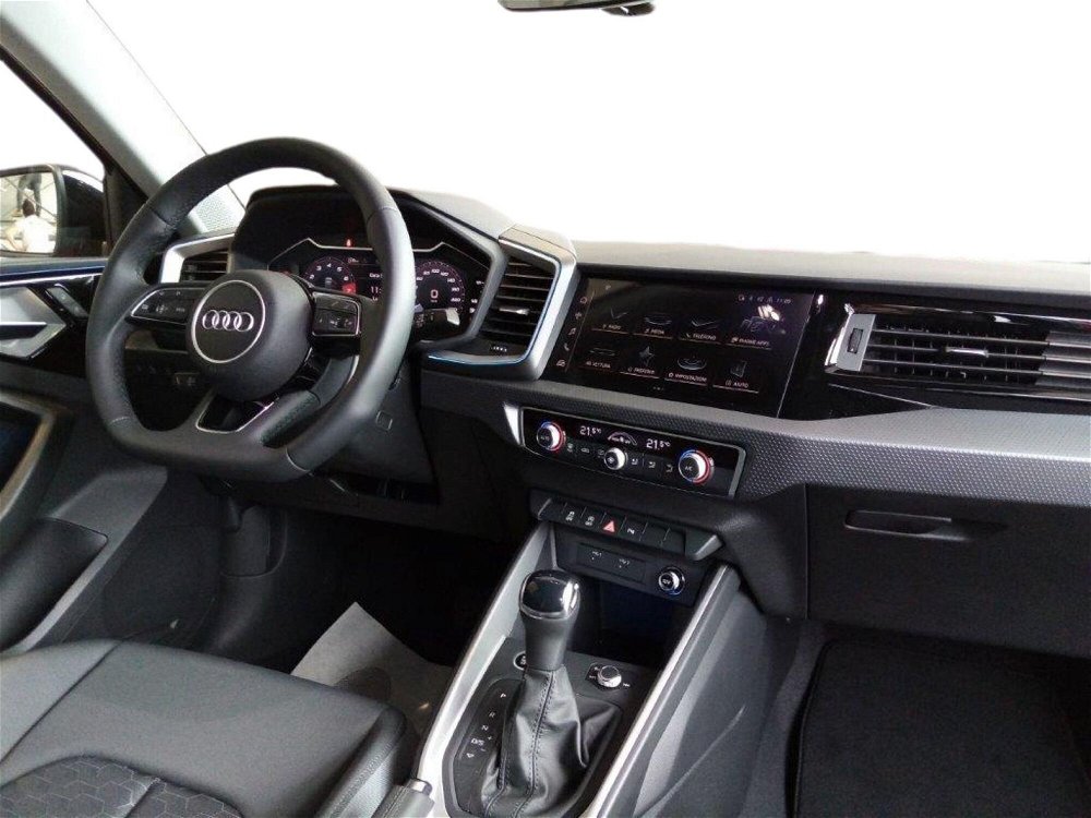 Audi A1 Sportback 30 TFSI S tronic Identity Black  nuova a Triggiano (4)