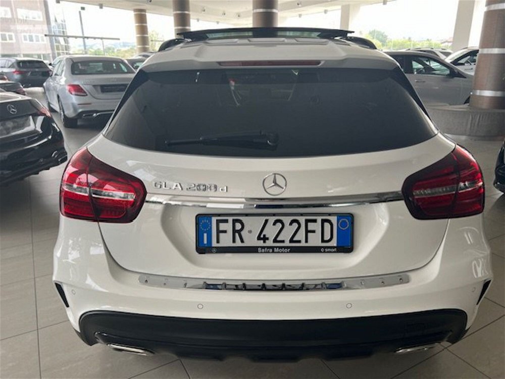 Mercedes-Benz GLA SUV 200 d Automatic Executive  del 2018 usata a Rende (5)