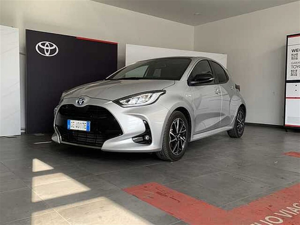 Toyota Yaris 1.5 5 porte Lounge  del 2021 usata a Rende (2)