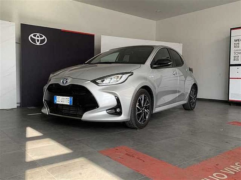 Toyota Yaris 1.5 5 porte Lounge  del 2021 usata a Rende