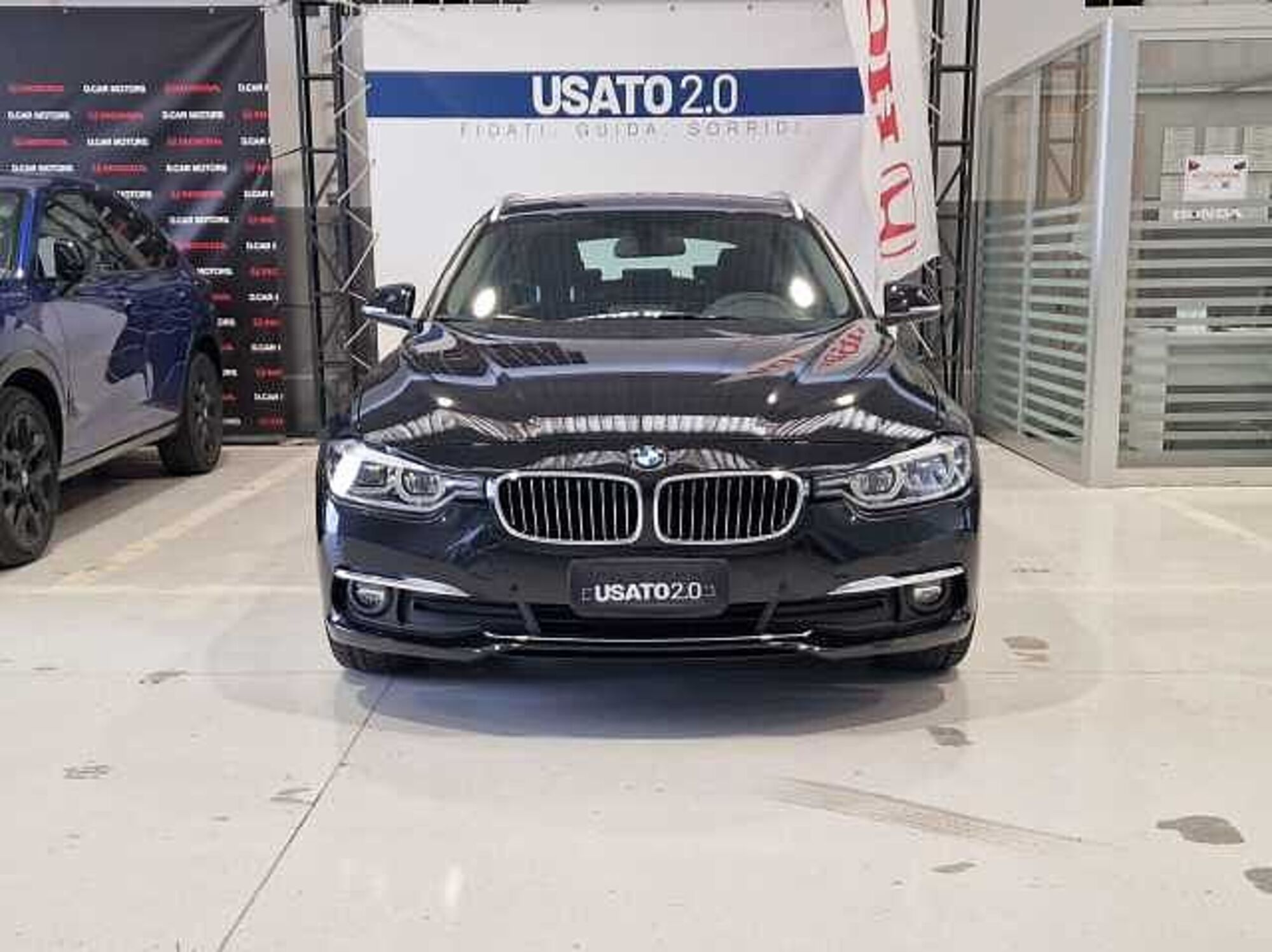 BMW Serie 3 Touring 320d  Luxury  del 2016 usata a Casapulla