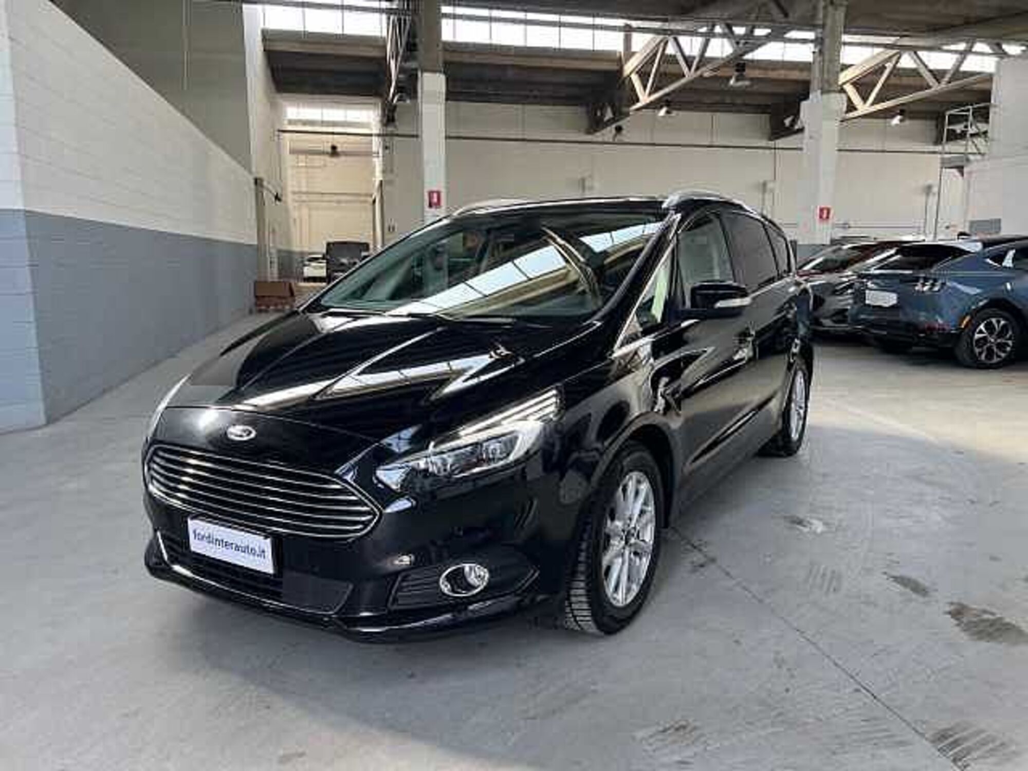 Ford S-Max 2.0 TDCi 150CV Start&amp;Stop Titanium Business del 2017 usata a Melegnano