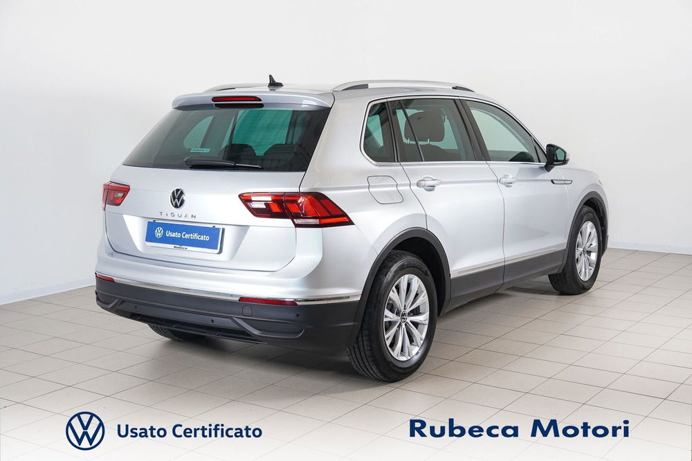 Volkswagen Tiguan 2.0 TDI 150 CV SCR DSG 4MOTION Life del 2023 usata a Citta' della Pieve (4)