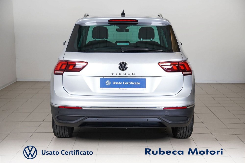 Volkswagen Tiguan 2.0 TDI 150 CV SCR DSG 4MOTION Life del 2023 usata a Citta' della Pieve (5)