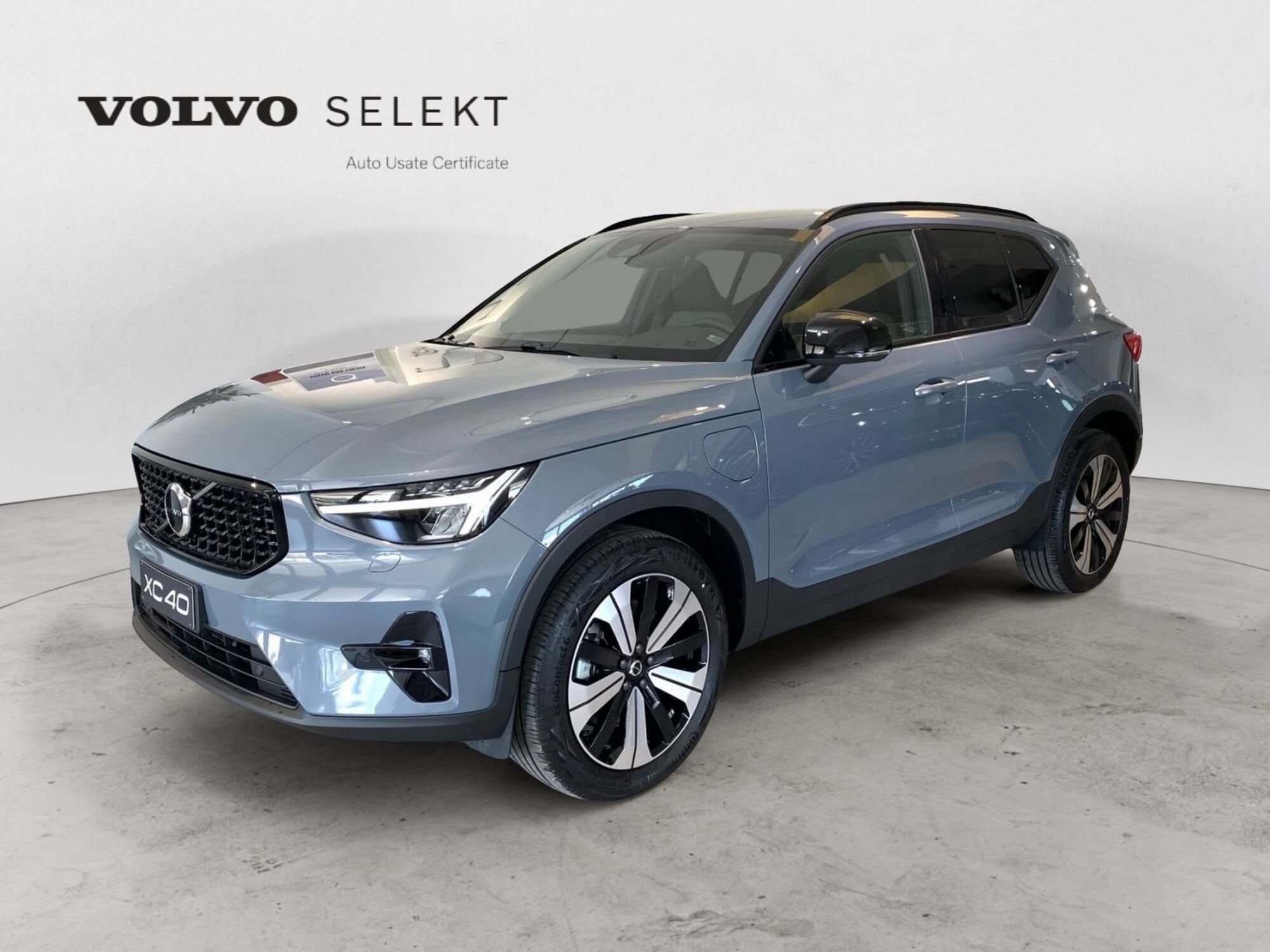 Volvo XC40 T4 Recharge Plug-in Hybrid automatico Plus Dark nuova a Bari