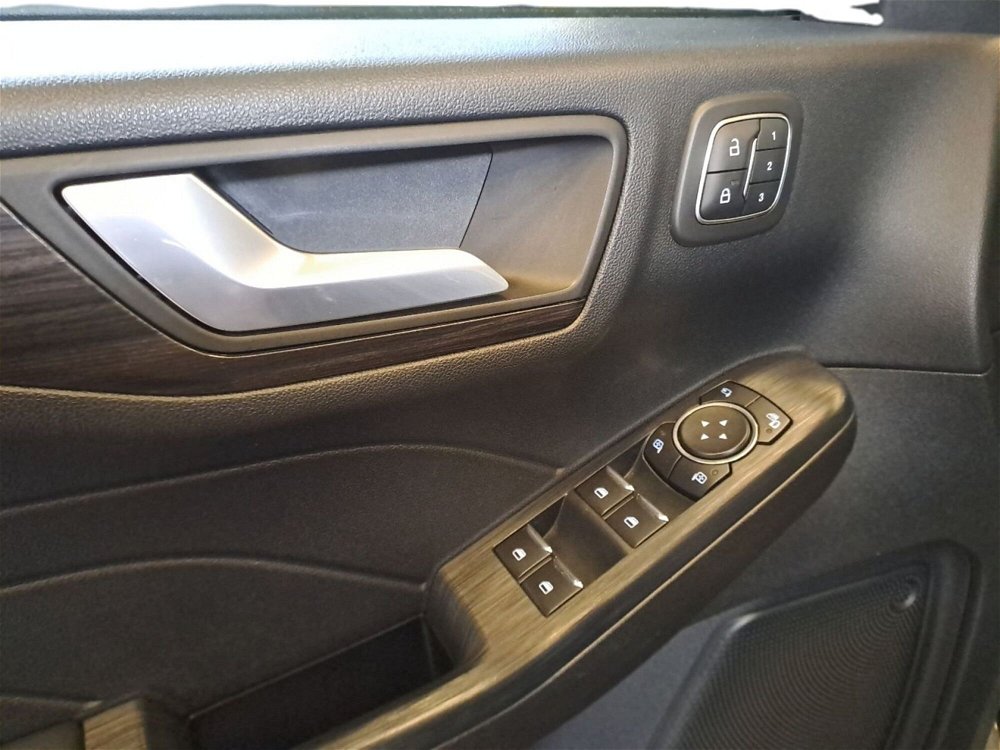 Ford Kuga 2.5 Plug In Hybrid 225 CV CVT 2WD Vignale  del 2021 usata a Montesilvano (5)