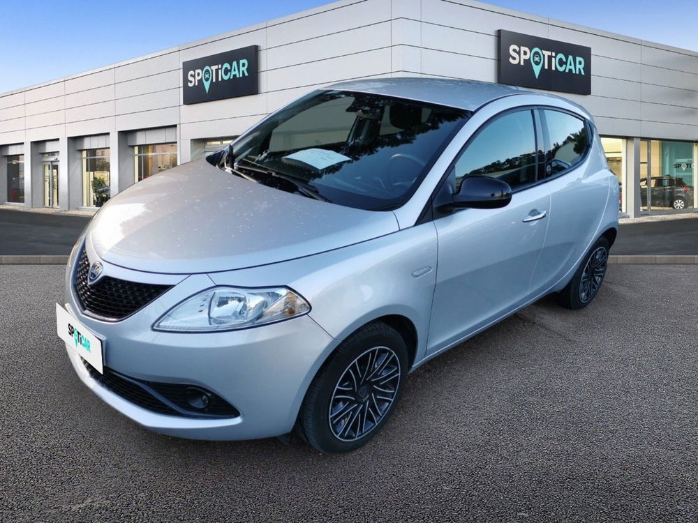 Lancia Ypsilon usata a Teramo