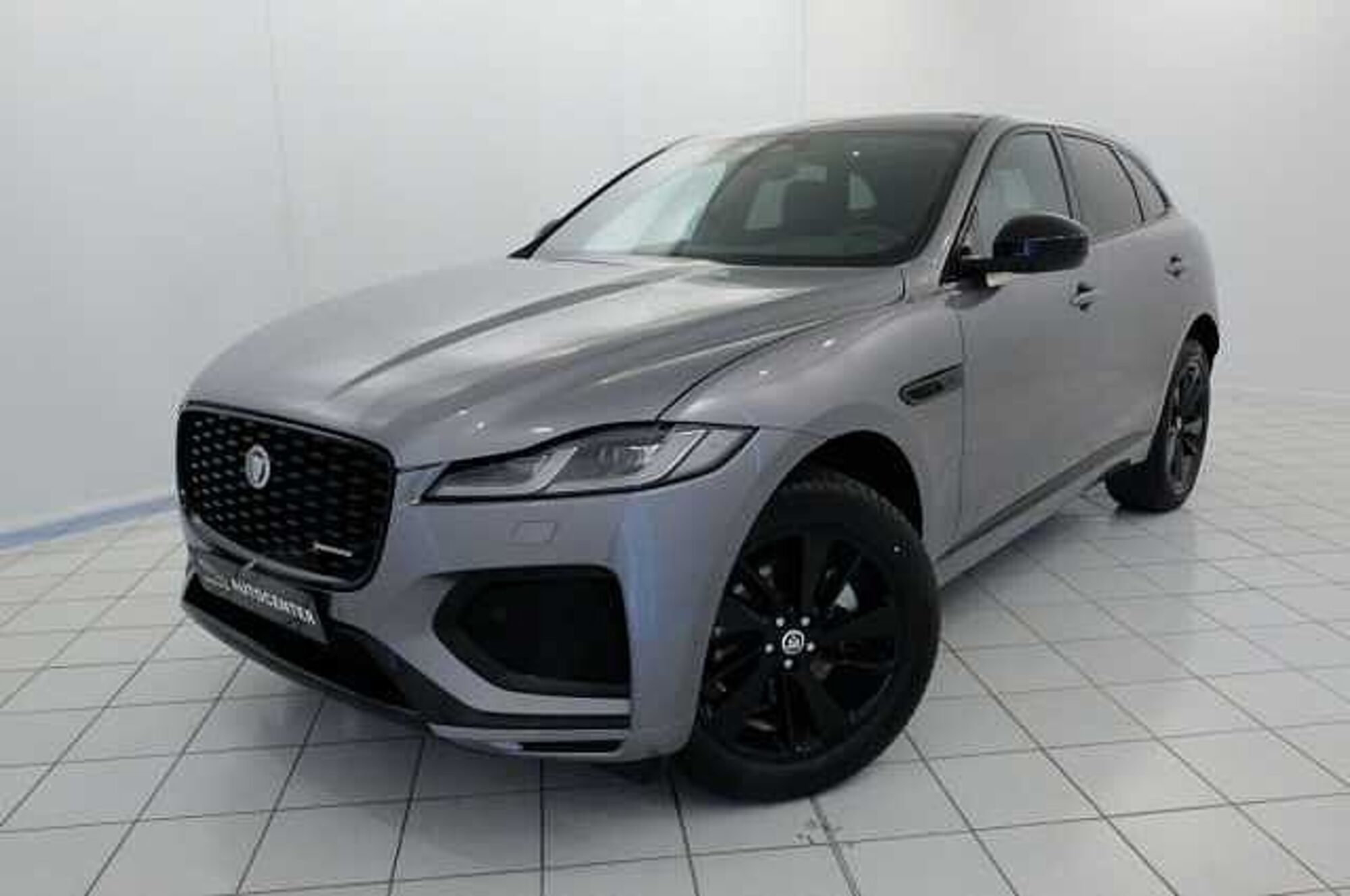 Jaguar F-Pace 2.0 D 204 CV AWD aut. R-Dynamic SE  nuova a Castel d&#039;Ario