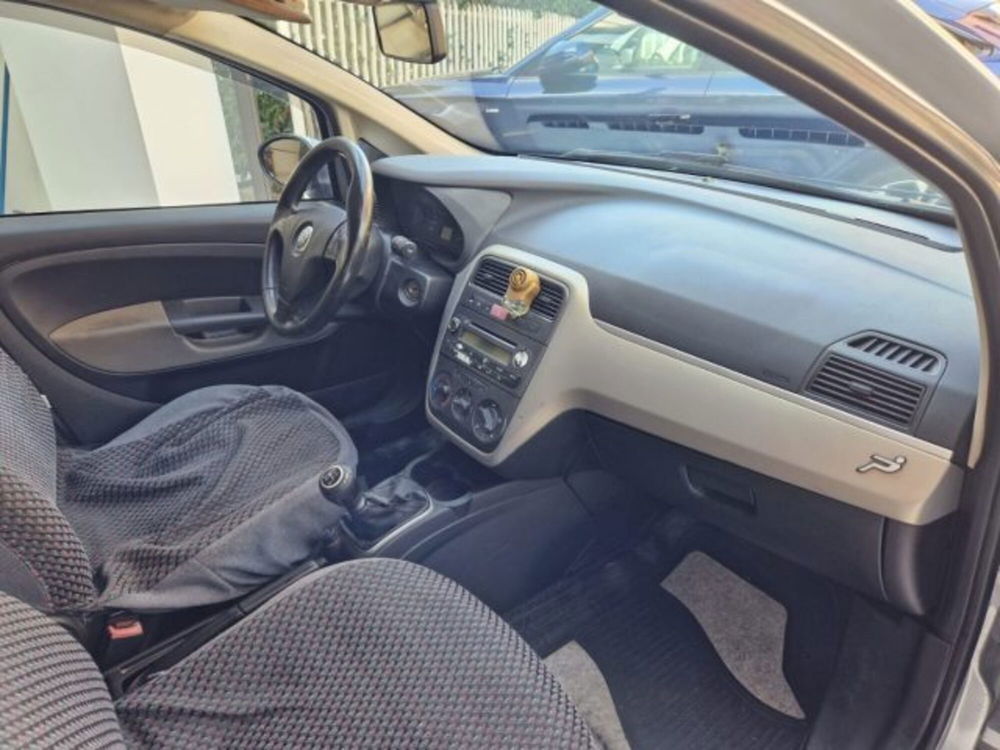 Fiat Grande Punto usata a Napoli (9)