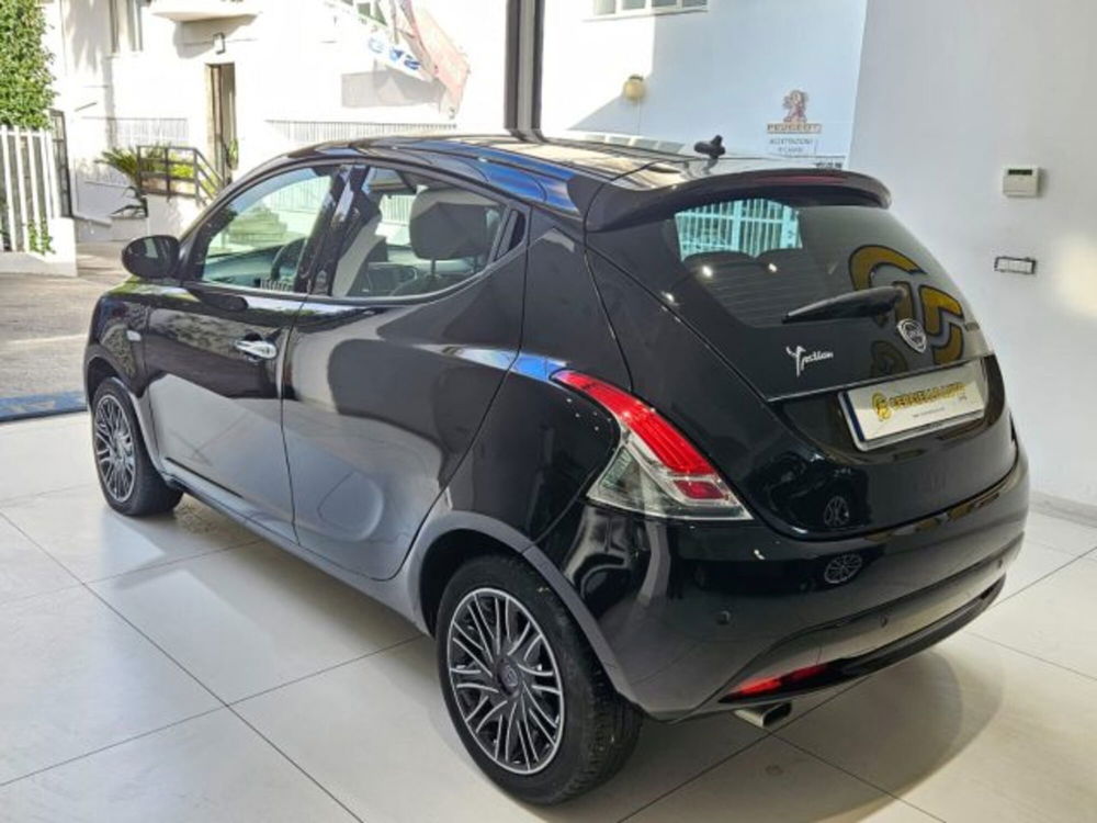 Lancia Ypsilon usata a Napoli (4)