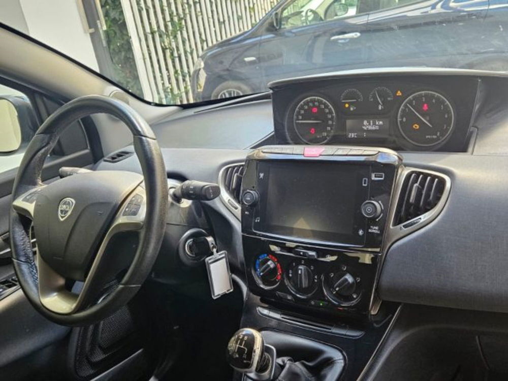 Lancia Ypsilon usata a Napoli (9)