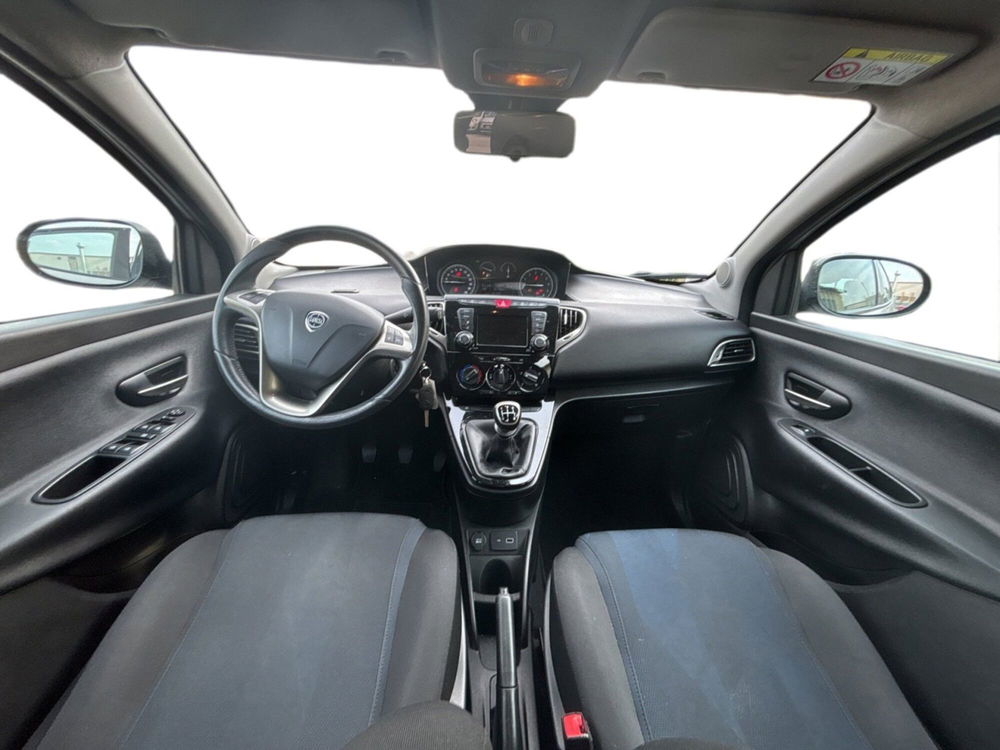 Lancia Ypsilon usata a Pordenone (11)