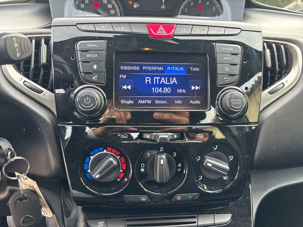 Lancia Ypsilon usata a Pordenone (14)