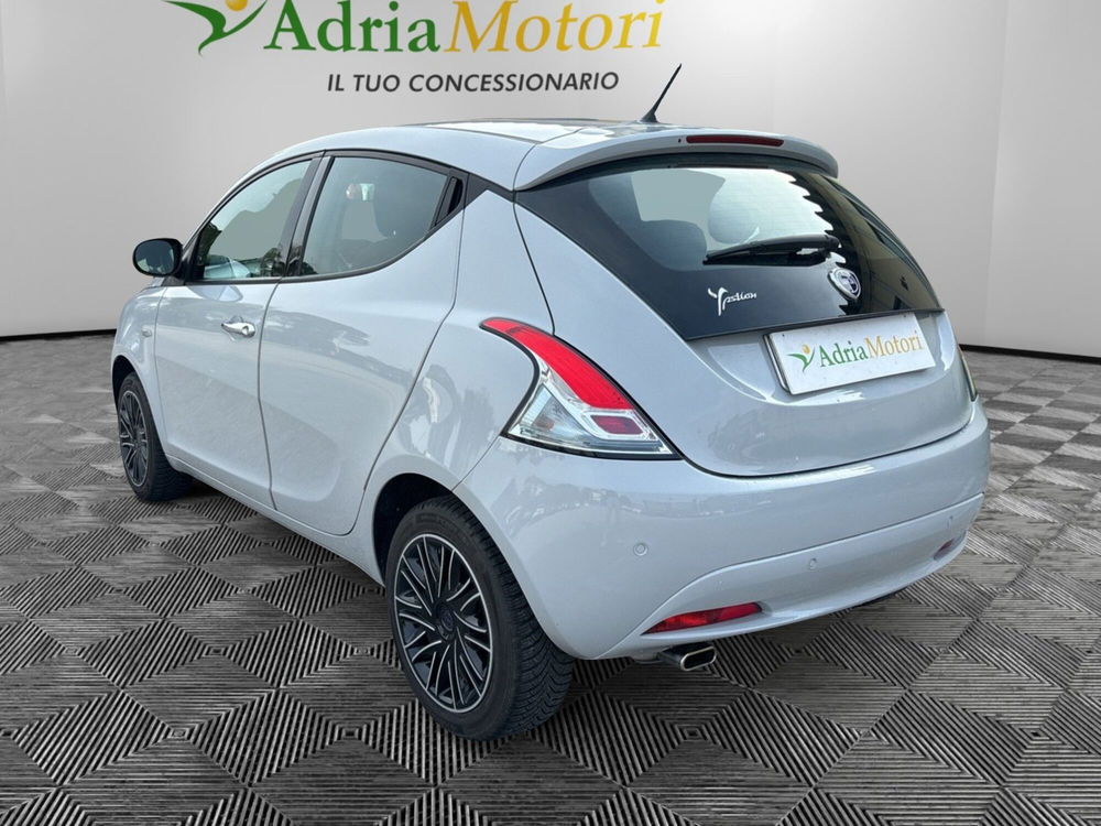 Lancia Ypsilon 1.2 69 CV 5 porte Platinum  del 2020 usata a Pordenone (3)