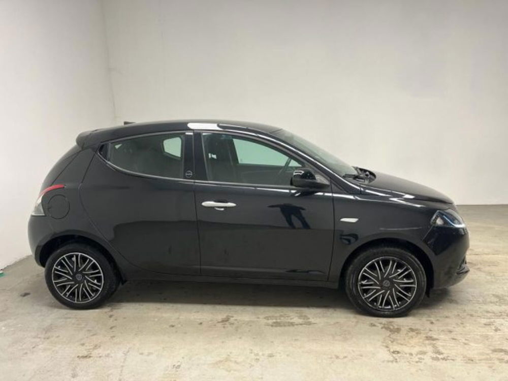 Lancia Ypsilon usata a Biella (8)