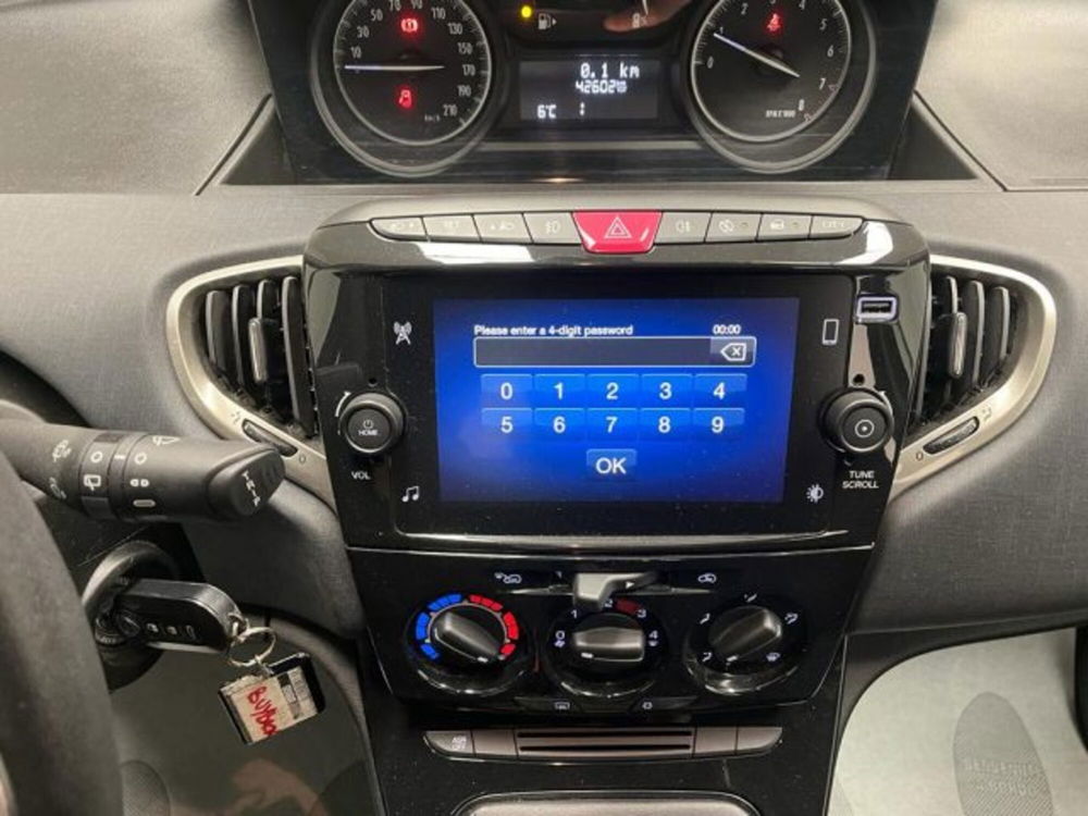 Lancia Ypsilon usata a Biella (14)