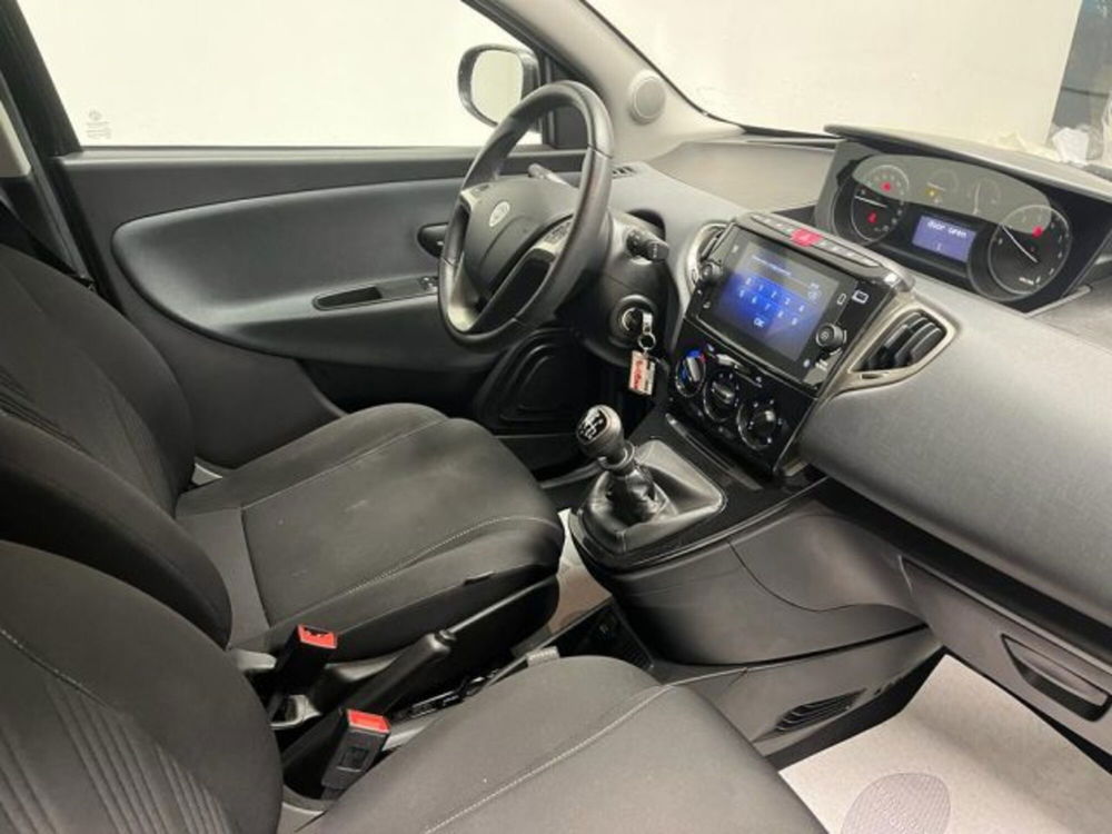 Lancia Ypsilon usata a Biella (15)