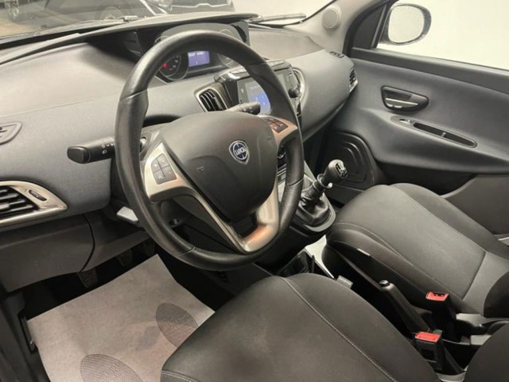 Lancia Ypsilon usata a Biella (17)