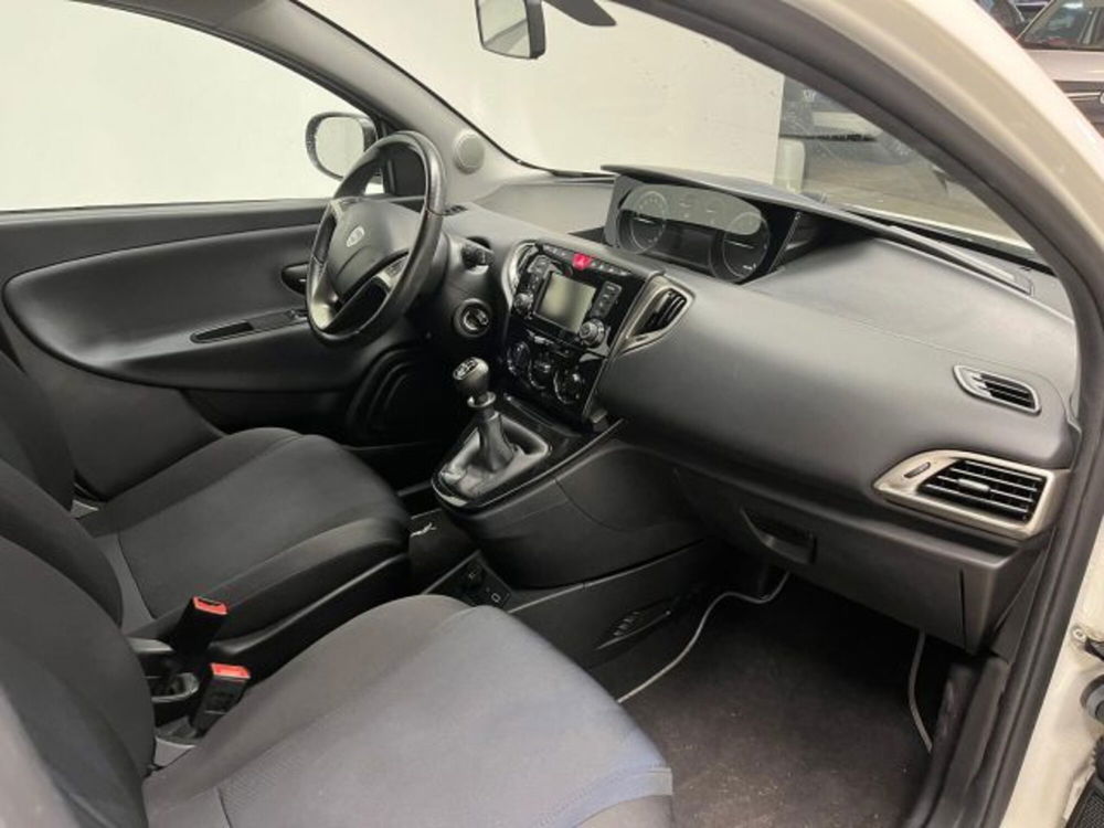 Lancia Ypsilon usata a Biella (15)