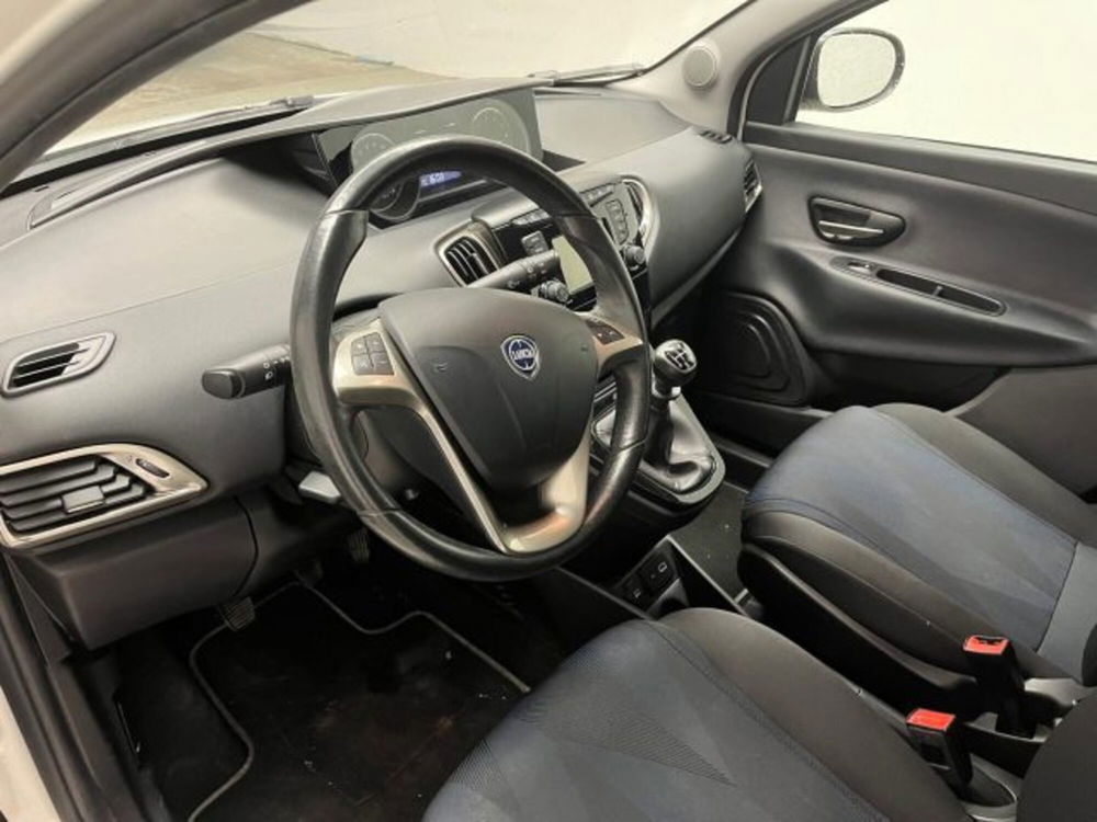 Lancia Ypsilon usata a Biella (17)