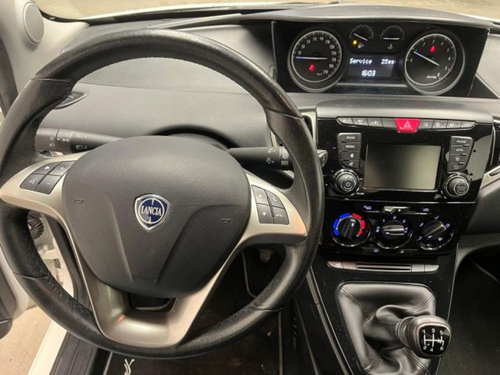 Lancia Ypsilon usata a Biella (19)