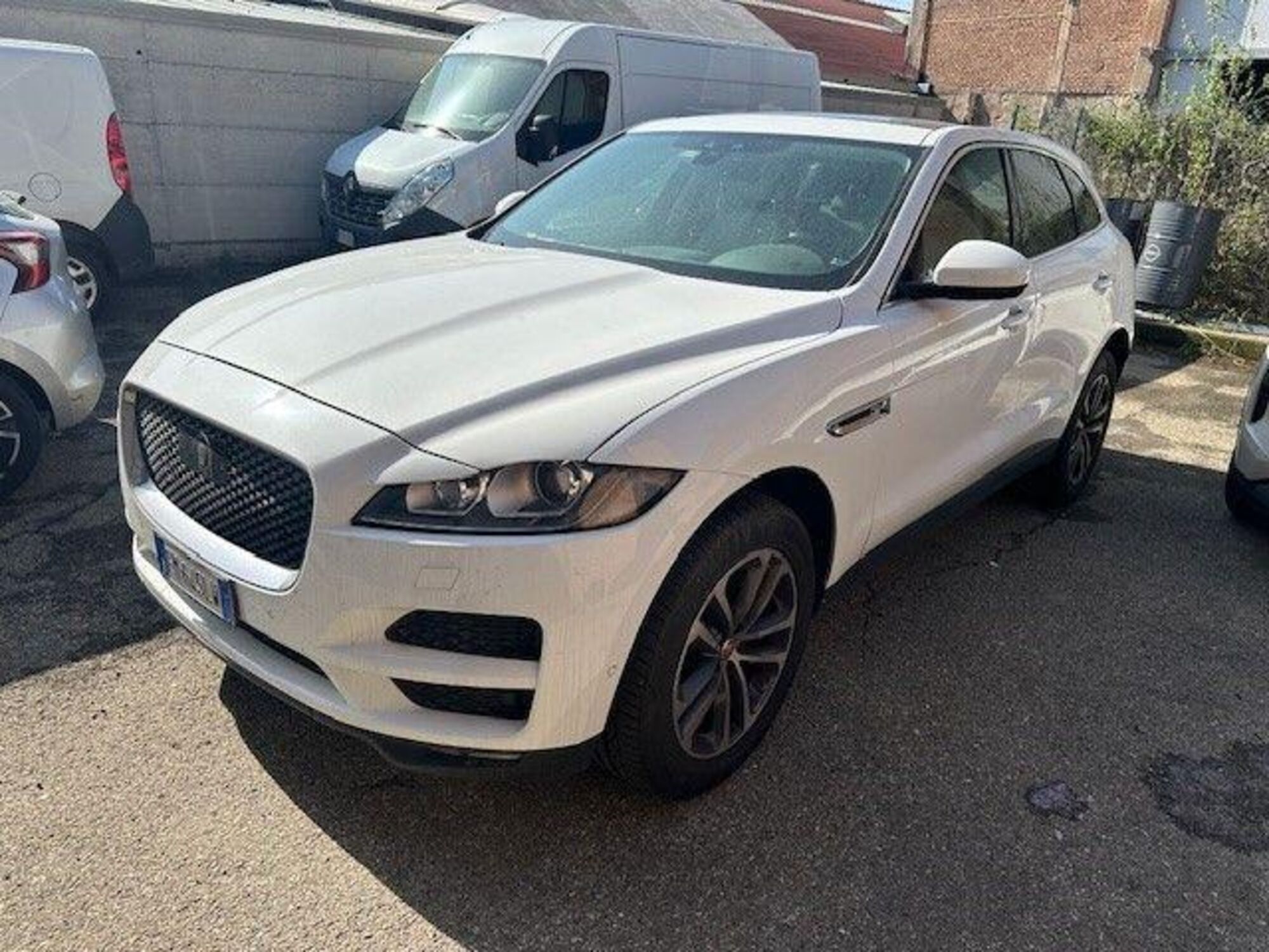 Jaguar F-Pace 2.0 D 180 CV AWD aut. Prestige  del 2018 usata a Casalgrande