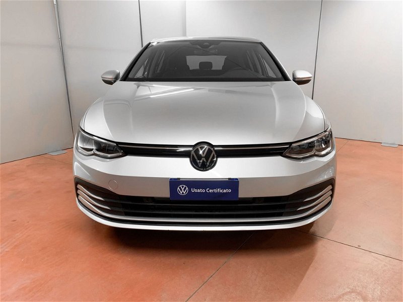Volkswagen Golf 1.0 eTSI EVO DSG Life del 2023 usata a Padova