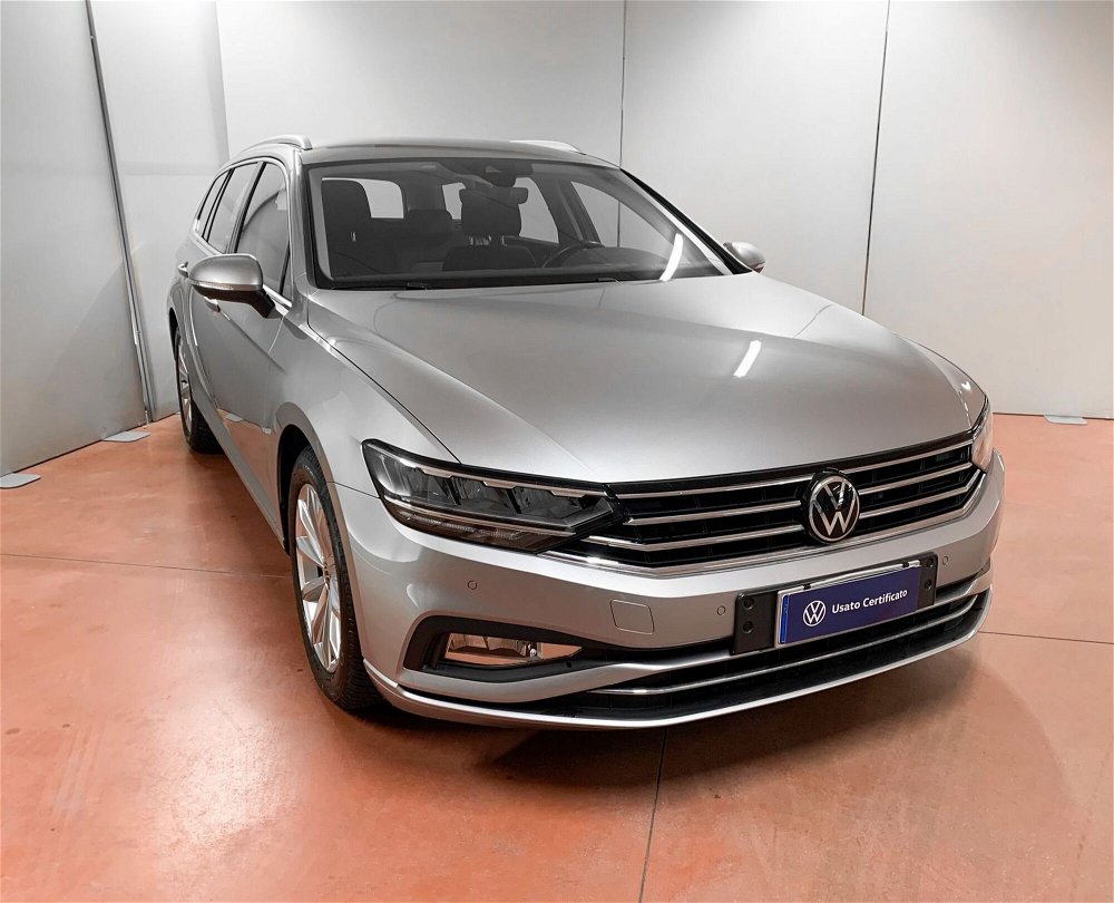 Volkswagen Passat Variant 2.0 TDI SCR EVO DSG Business del 2021 usata a Padova (3)