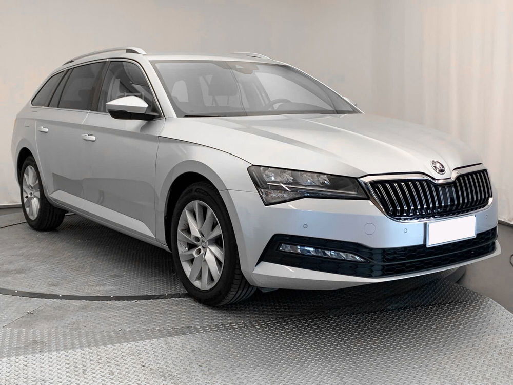 Skoda Superb Station Wagon nuova a Padova (3)