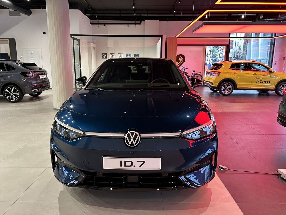 Volkswagen ID.7 Pro nuova a Padova (2)