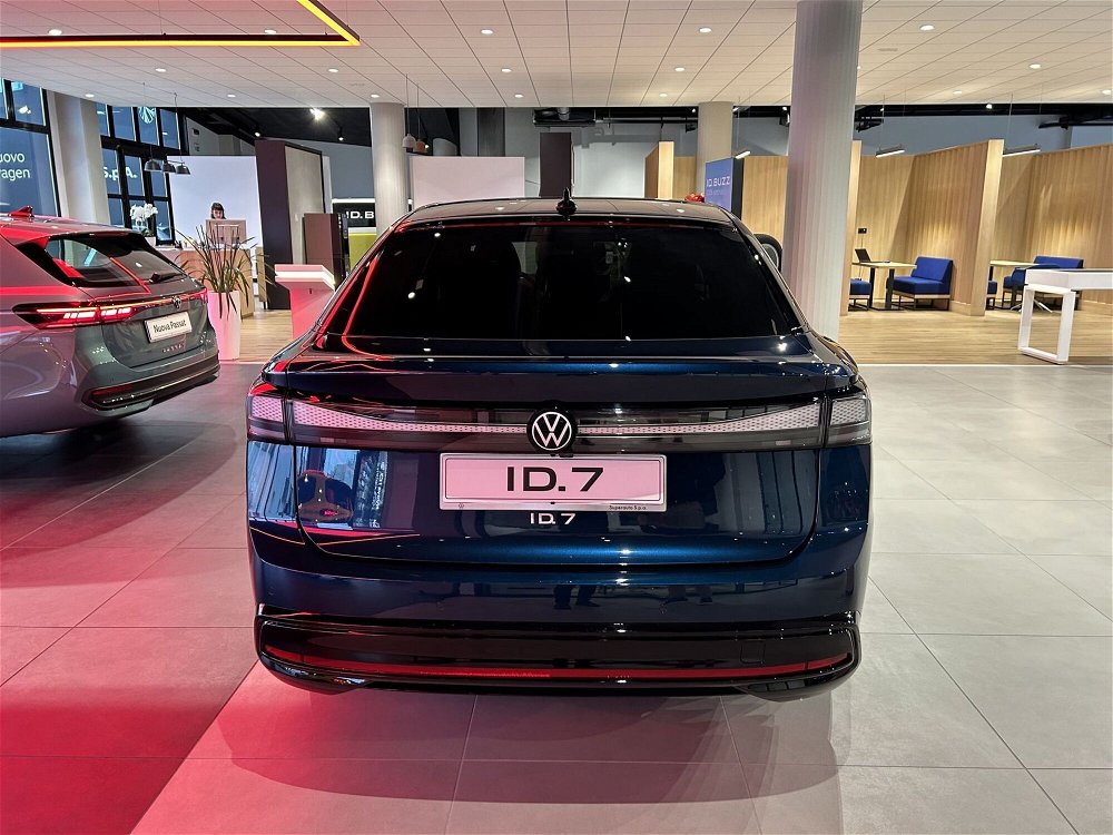 Volkswagen ID.7 77 kWh Pro nuova a Padova (5)