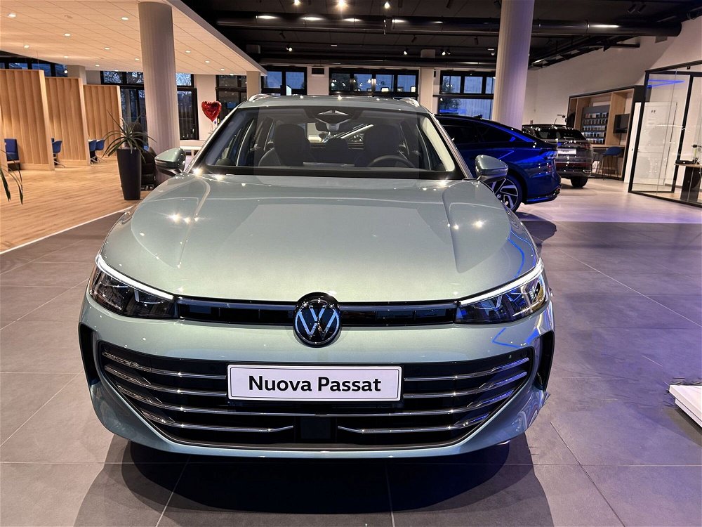 Volkswagen Passat Variant 1.5 etsi act Business 150cv dsg nuova a Padova (2)