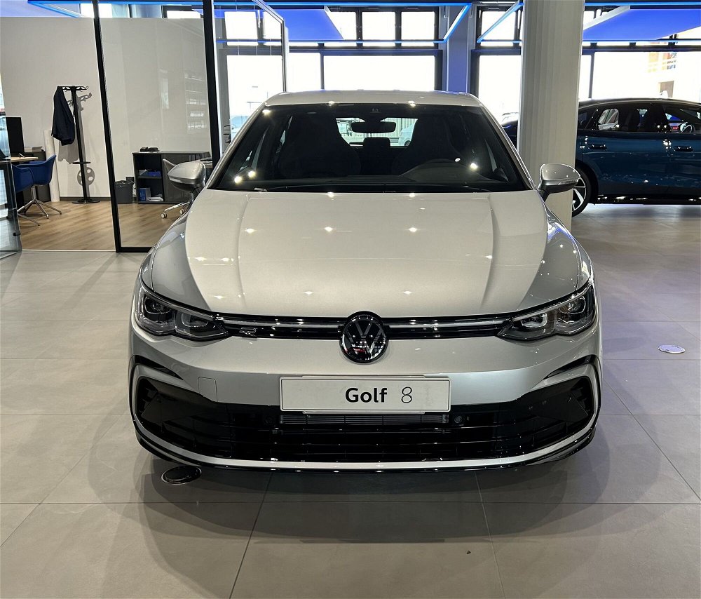 Volkswagen Golf 1.5 eTSI 150 CV EVO ACT DSG R-Line nuova a Padova (2)