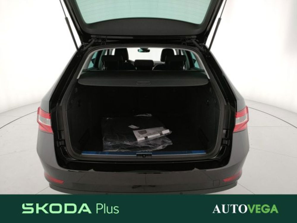 Skoda Superb Station Wagon nuova a Vicenza (9)