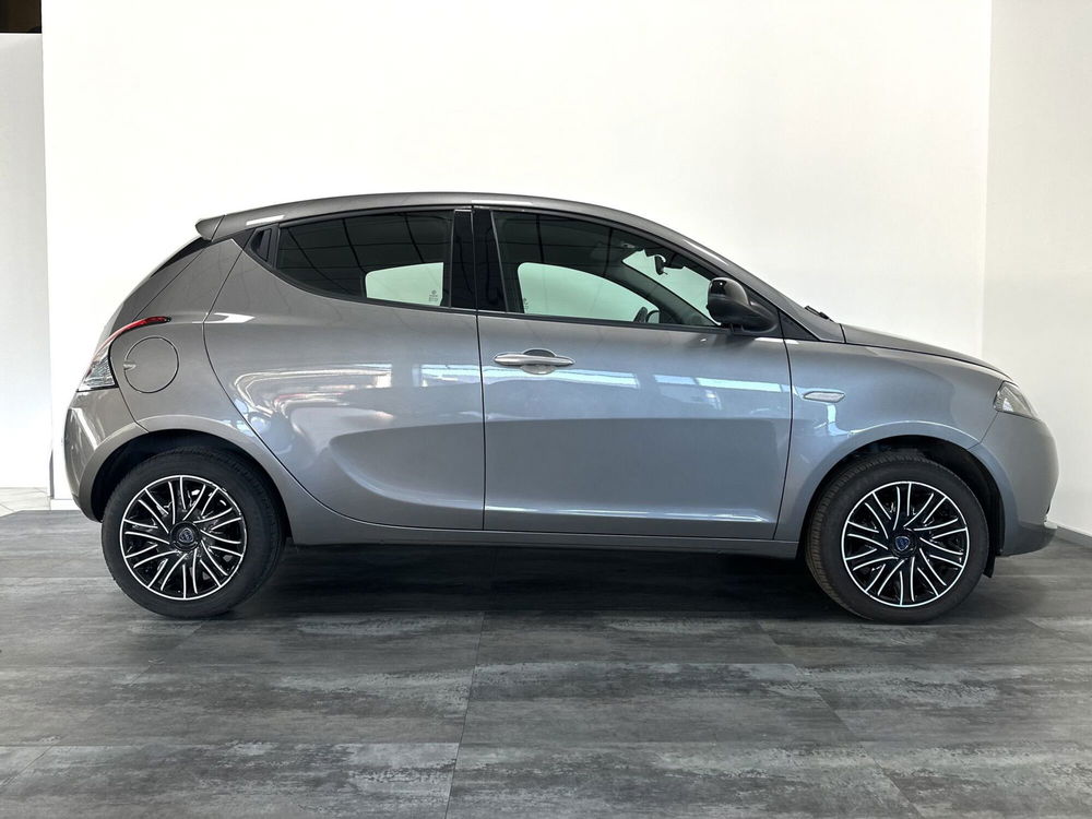 Lancia Ypsilon usata a Brescia (11)