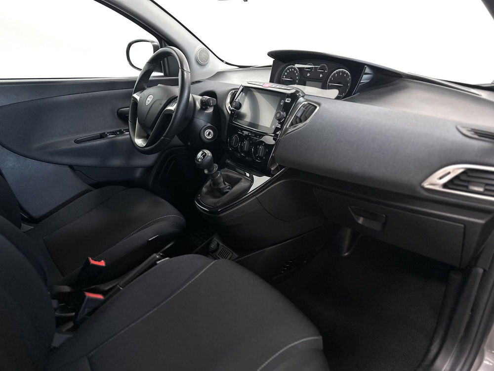 Lancia Ypsilon usata a Brescia (14)