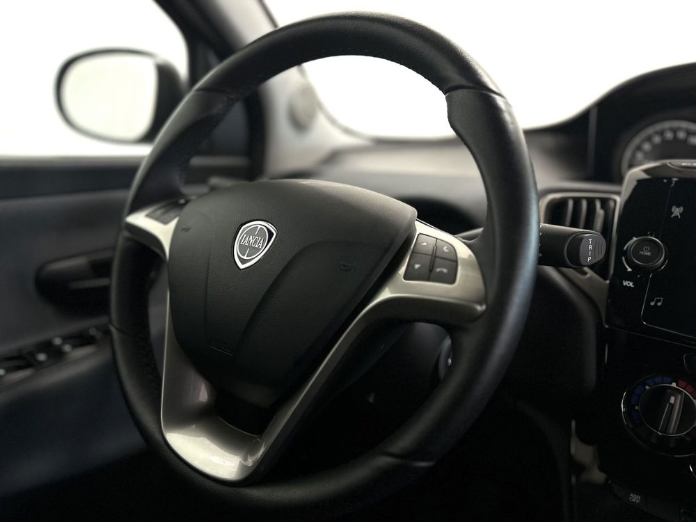 Lancia Ypsilon usata a Brescia (18)