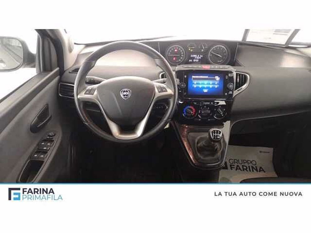 Lancia Ypsilon usata a Napoli (12)