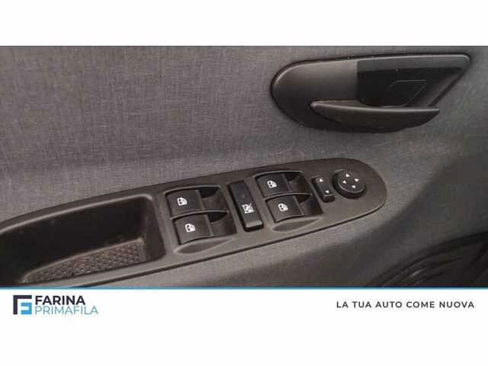 Lancia Ypsilon usata a Napoli (20)