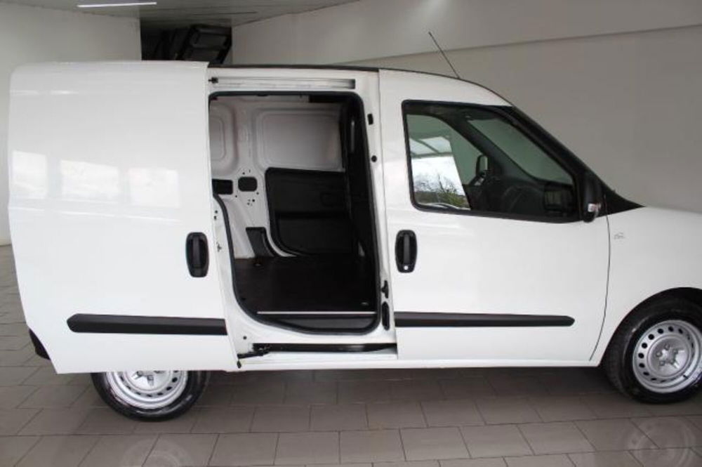 Opel Combo usata a Potenza (9)