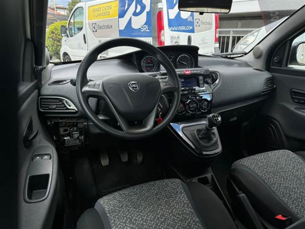 Lancia Ypsilon usata a Pavia (7)