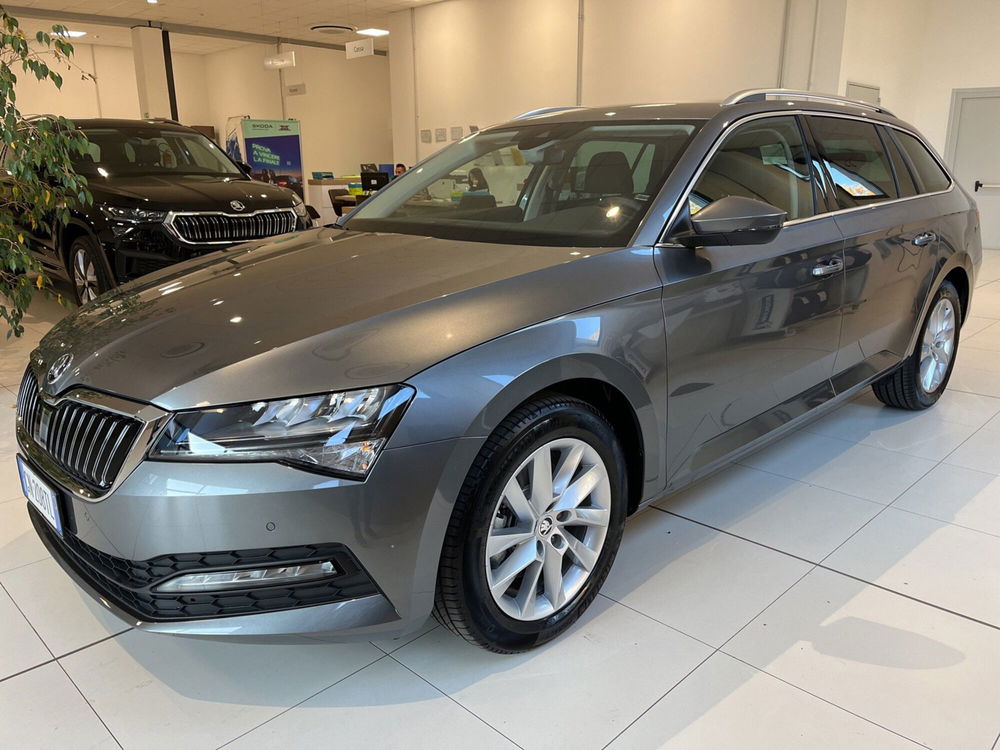 Skoda Superb Station Wagon nuova a Modena (8)