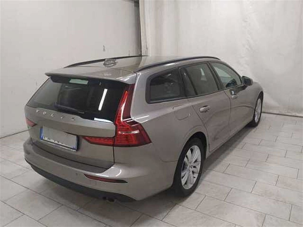 Volvo V60 D3 Geartronic Business Plus  del 2019 usata a Cuneo (4)